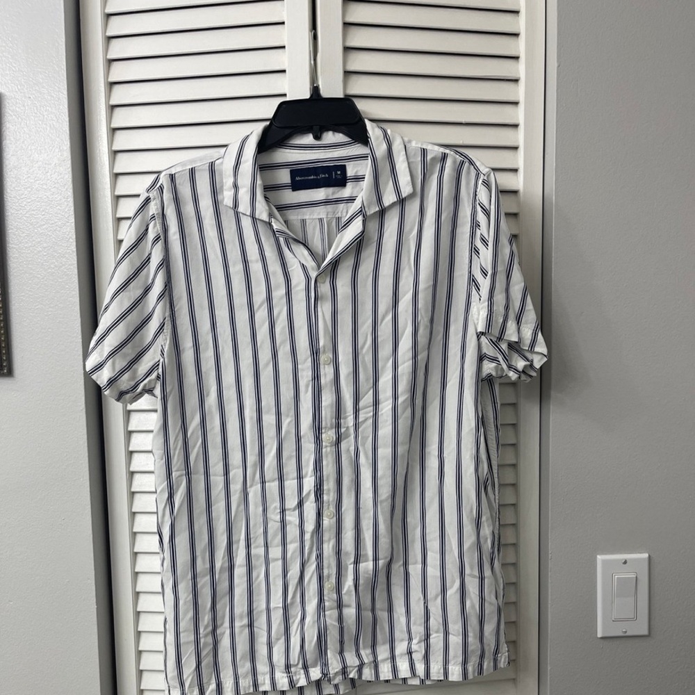 Abercrombie & Fitch Button Down Shirt (M) - Picture 2 of 5